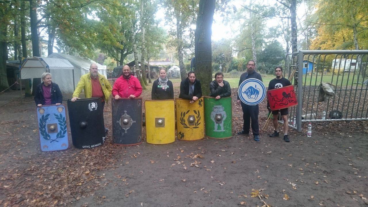 Gruppenbild mit Dame(n)